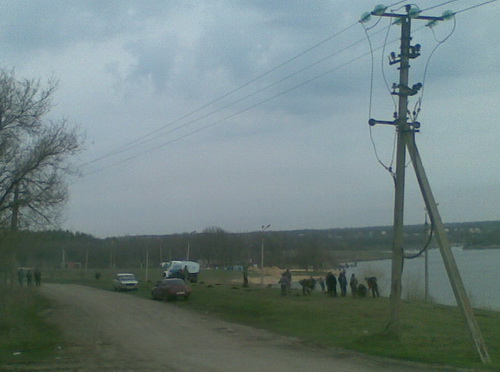 Посадка деревьев возле городского пруда г. Миллерово