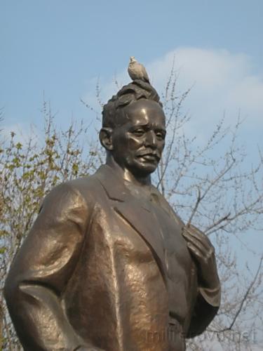 Памятник Шолохову, г. Миллерово